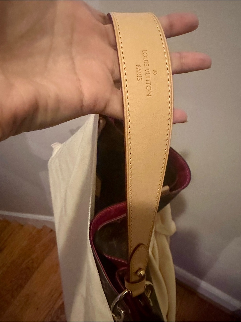 Louis Vuitton Monogram Tote with Fuchsia Interior and Natural Leather Trim. - Picture 12 of 16